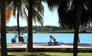 bambino in bici